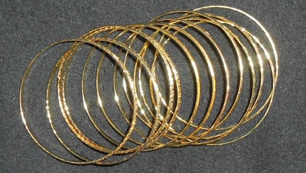 Conjunto 13 pulseiras douradas